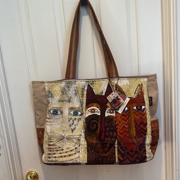 Laurel Burch Handbags - Laurel Burch NWT 🔥sale🔥Ancentral cats. Oversized bag